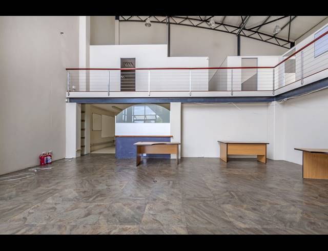 365M² SHOWROOM TO LET IN MALL INTERCHANGE